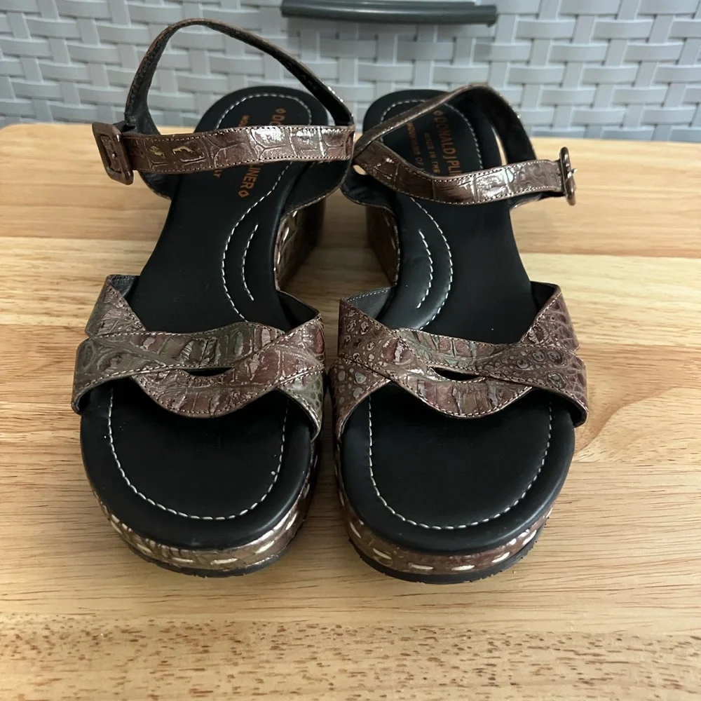Donald Pliner Shake Sandals Brown Metallic Size 5M